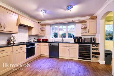 4 bedroom detached house for sale, Yewdale, Lowestoft