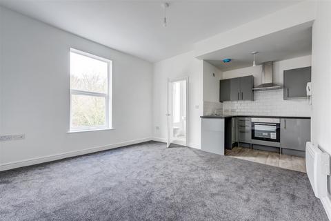 Studio to rent, Cemetery Road, Sharrow, Sheffield