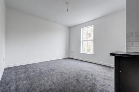 Studio to rent, Cemetery Road, Sharrow, Sheffield