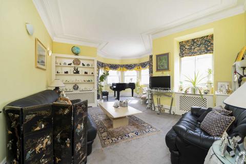 4 bedroom flat for sale, Finchley Road, London NW3