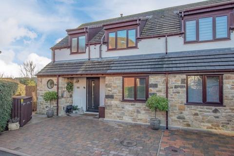 4 bedroom townhouse for sale, Calder Way, Silsden,