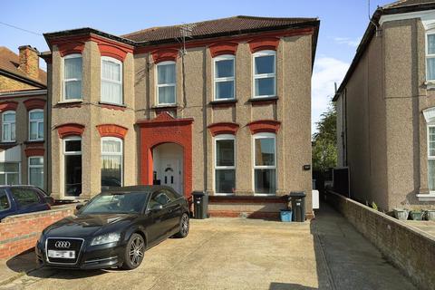 3 bedroom end of terrace house for sale, Eastwood Road, GOODMAYES, IG3