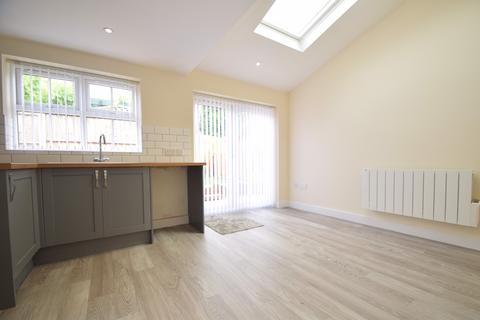 2 bedroom semi-detached house to rent, Providence Road, Bromsgrove, Worcestershire, B61