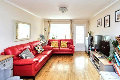 3 bedroom semi-detached house for sale, Melkington Court, Windsor Gardens, Newcastle upon Tyne, Tyne and Wear, NE5 4BH