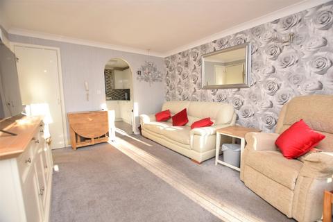 1 bedroom apartment for sale, Fernleigh Court, Romford RM7