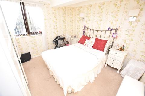 1 bedroom apartment for sale, Fernleigh Court, Romford RM7