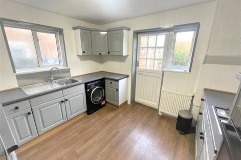 2 bedroom maisonette to rent, Whittington Way, Pinner HA5