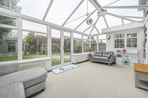 18 Cheyne Walk, Meopham, Gravesend, DA13 0PE