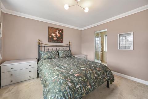 18 Cheyne Walk, Meopham, Gravesend, DA13 0PE