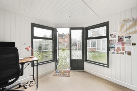 18 Cheyne Walk, Meopham, Gravesend, DA13 0PE