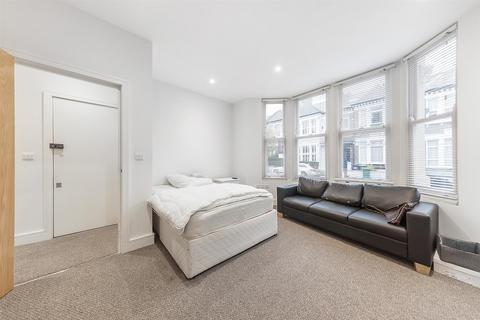 2 bedroom flat for sale, Leander Road, SW2