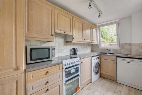 2 bedroom flat to rent, More Close, St Pauls Court, London, W14