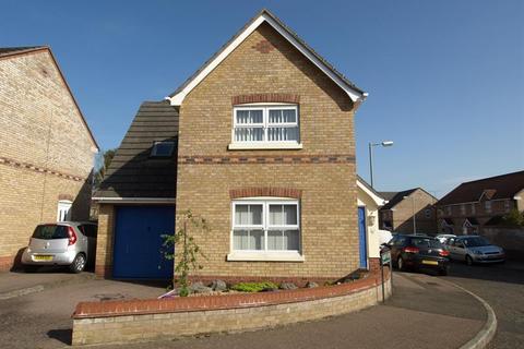 3 bedroom detached house to rent, DESBOROUGH WAY