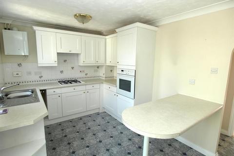 3 bedroom detached house to rent, DESBOROUGH WAY