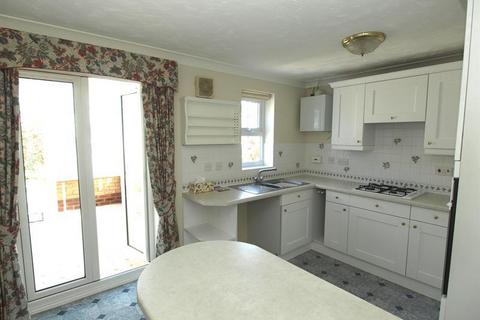 3 bedroom detached house to rent, DESBOROUGH WAY