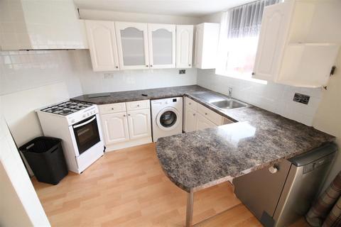 3 bedroom house to rent, Mansfield Drive, Hayes