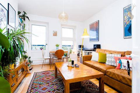 Flat 15, Halkett House Waterloo Gardens, London, E2 9HU