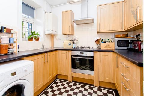 Flat 15, Halkett House Waterloo Gardens, London, E2 9HU