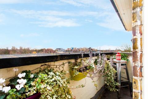 Flat 15, Halkett House Waterloo Gardens, London, E2 9HU