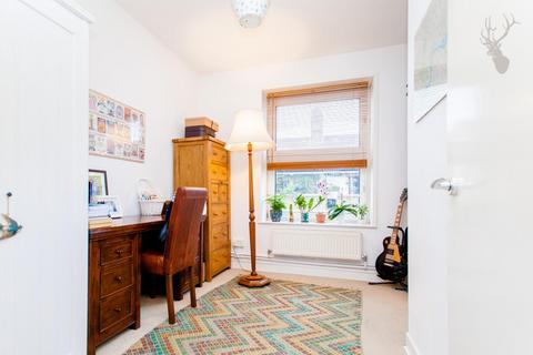 Flat 15, Halkett House Waterloo Gardens, London, E2 9HU