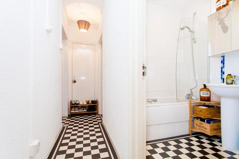 Flat 15, Halkett House Waterloo Gardens, London, E2 9HU