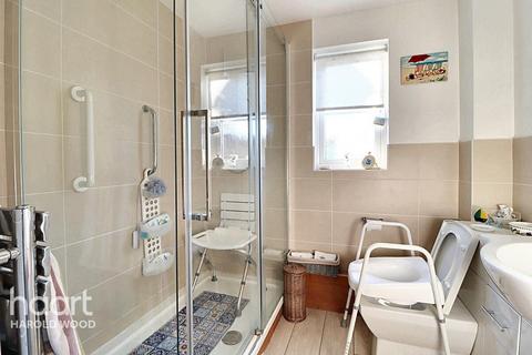 6 Watson Gardens, Harold Wood, Romford, RM3 0WZ