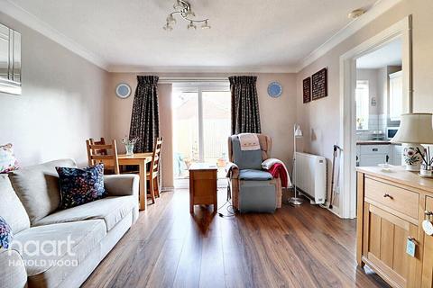 6 Watson Gardens, Harold Wood, Romford, RM3 0WZ