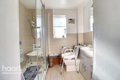 6 Watson Gardens, Harold Wood, Romford, RM3 0WZ