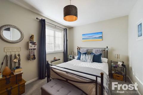 49 Deerhurst Close, Feltham, TW13 7HS