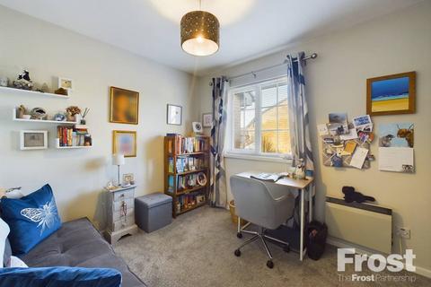 49 Deerhurst Close, Feltham, TW13 7HS