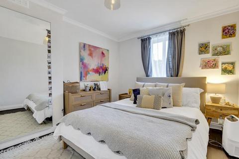 2 bedroom flat for sale, Broomhouse Road, SW6