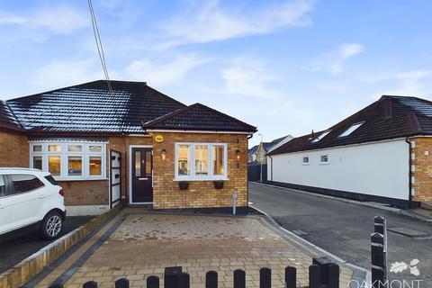 1 bedroom bungalow for sale, Prospect Road, Hornchurch