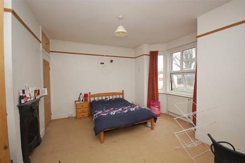 3 bedroom terraced house to rent, Sturry Road, Canterbury