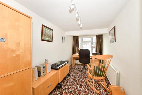 7 Beech Hurst Close, Haywards Heath, RH16 4AE