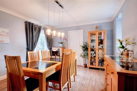 53 Balmoral Drive, Bramcote, Nottingham, NG9 3FU