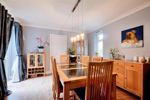 53 Balmoral Drive, Bramcote, Nottingham, NG9 3FU