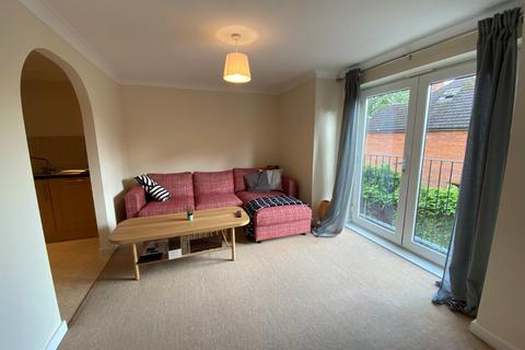 2 bedroom flat to rent, St. James Road, Hart GU51