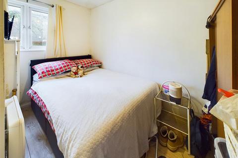 1 bedroom flat for sale, Lanham Place, Basildon