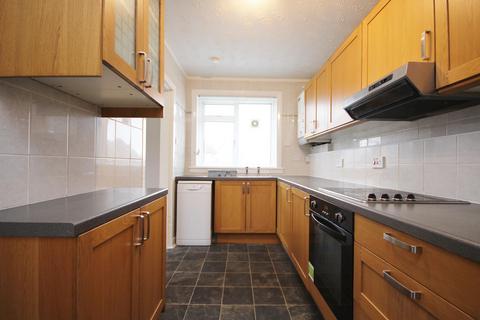 2 bedroom flat to rent, Larch Avenue