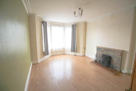 2 bedroom flat for sale, Severn Road*Large 915 SQ FT First Floor Flat*Two Bedrooms*Close To Sea Front*