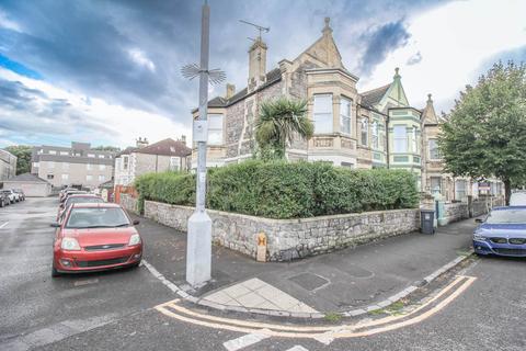 2 bedroom flat for sale, Severn Road*Large 915 SQ FT First Floor Flat*Two Bedrooms*Close To Sea Front*