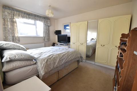 22 Bay Close, Horley, RH6 8LF