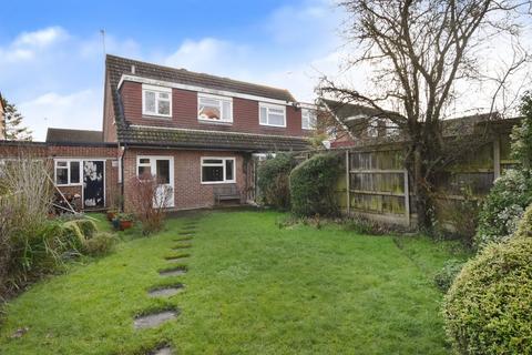 22 Bay Close, Horley, RH6 8LF