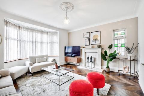 47 Hollybush Hill, London, E11 1PX