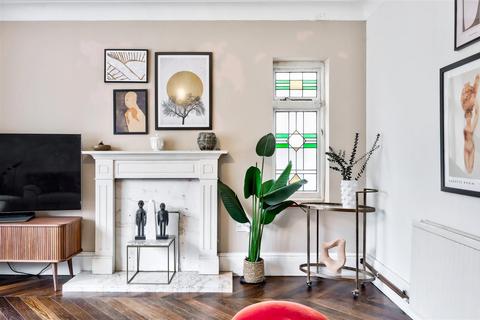 47 Hollybush Hill, London, E11 1PX