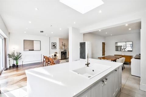 47 Hollybush Hill, London, E11 1PX