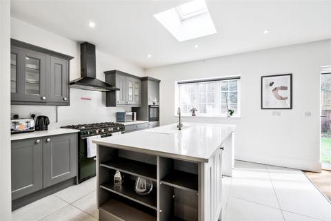 47 Hollybush Hill, London, E11 1PX