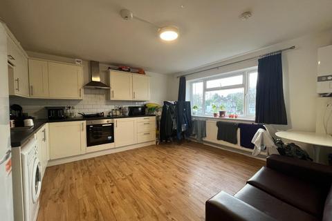 3 bedroom apartment to rent, Beverley Way, London SW20