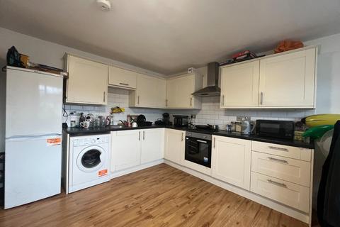 3 bedroom apartment to rent, Beverley Way, London SW20