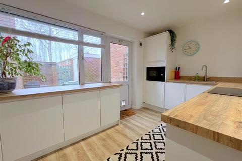 2 Hetton Close, Warwick, CV34 5XP